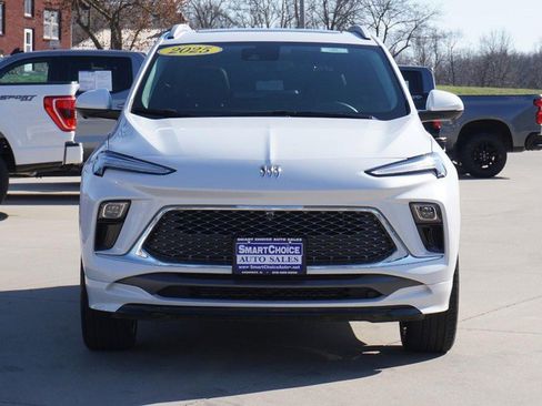 Used 2025 Buick Encore GX Avenir w/ Avenir Technology Package image 8
