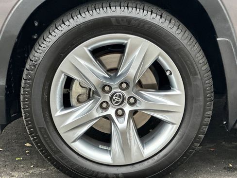 Used 2017 Toyota Highlander Limited image 38