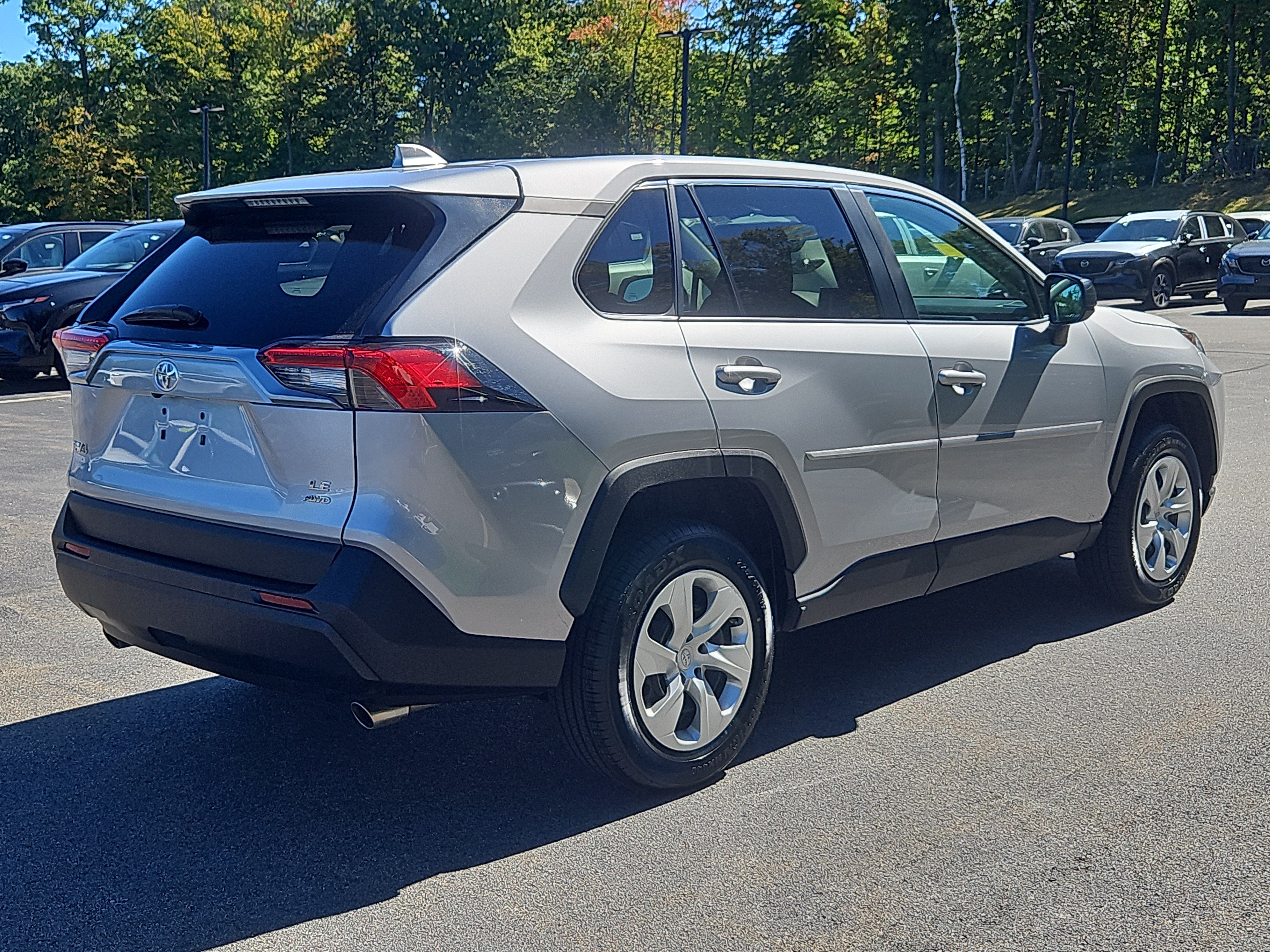 Used 2023 Toyota RAV4 LE AWD/4WD image 2