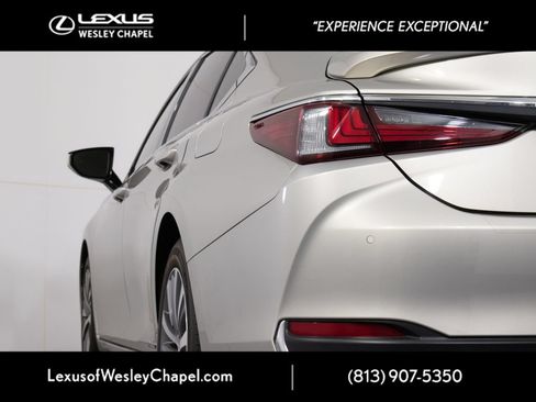 Used 2020 Lexus ES 300h w/ Premium Package FWD image 6