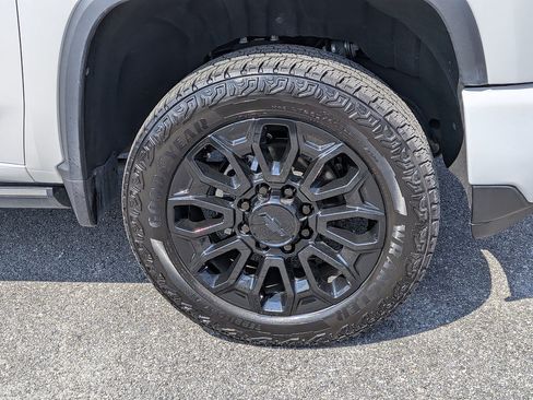 Certified 2025 Chevrolet Silverado 2500 High Country w/ High Country Premium Package AWD/4WD image 10