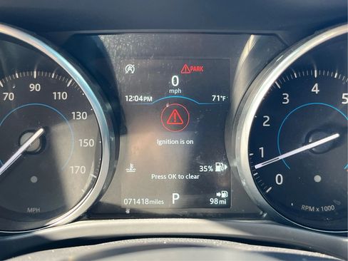 Used 2018 Jaguar F-PACE Premium image 17