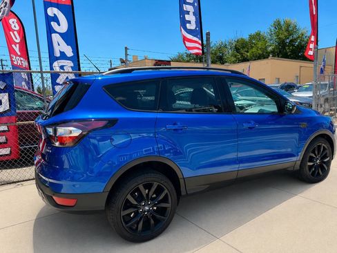 Used 2017 Ford Escape SE w/ Equipment Group 201A AWD/4WD image 2