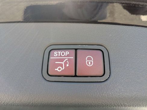 Used 2024 Mercedes-Benz GLC 300 4MATIC image 14