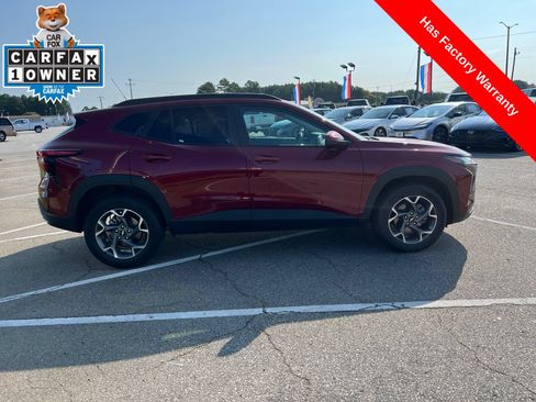 Used 2025 Chevrolet Trax LT FWD image 6
