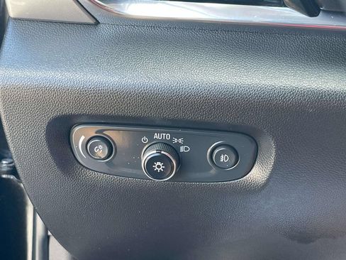 Used 2020 Chevrolet Traverse LT FWD image 38