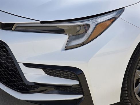 Used 2024 Toyota Corolla SE image 6