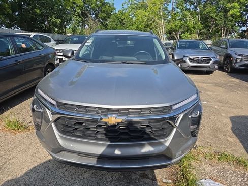 Used 2025 Chevrolet Trax LT w/ LT Convenience Package FWD image 7