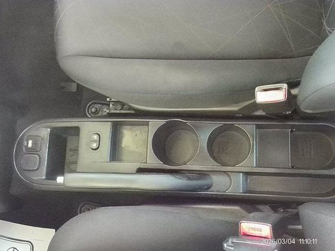 Used 2014 MAZDA MAZDA2 Sport FWD image 13