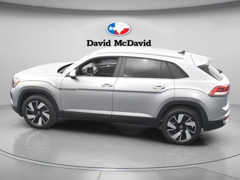 Used 2024 Volkswagen Atlas Cross Sport SE image 32