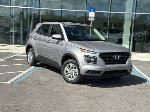 New 2026 Hyundai Venue SE image 2