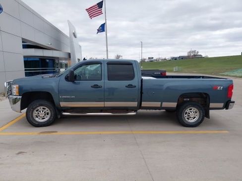 Used 2008 Chevrolet Silverado 2500 LT w/ 1LT Convenience Package AWD/4WD image 2