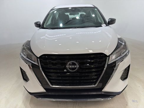 Used 2024 Nissan Kicks S image 2