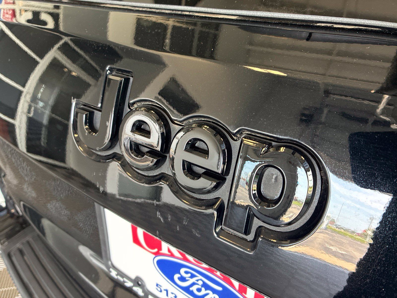 Used 2020 Jeep Grand Cherokee Altitude AWD/4WD image 8
