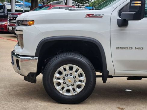 Used 2024 Chevrolet Silverado 2500 LT AWD/4WD image 16