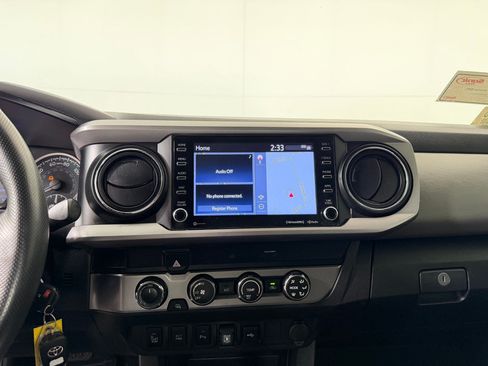 Used 2020 Toyota Tacoma SR5 AWD/4WD image 25