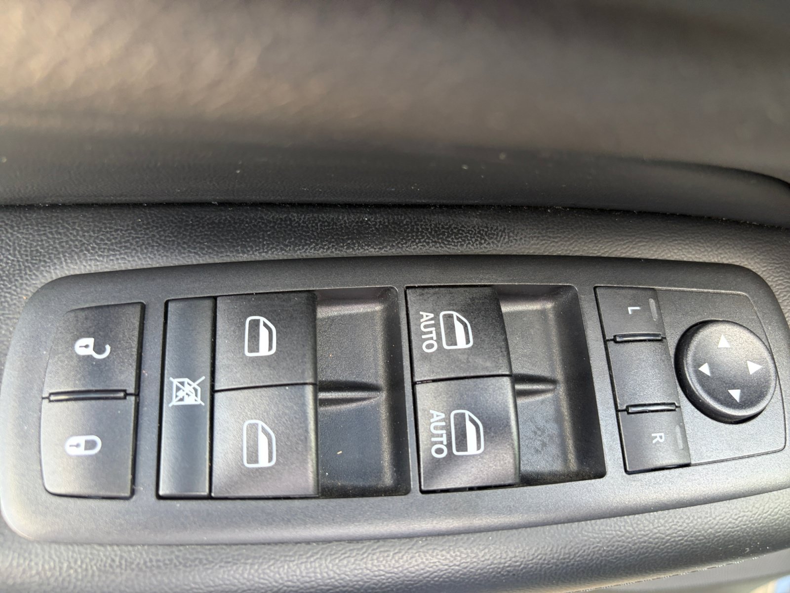 Used 2020 Jeep Grand Cherokee Altitude AWD/4WD image 16