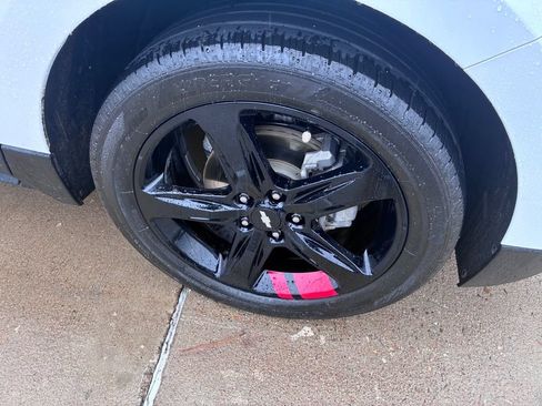 Used 2021 Chevrolet Equinox Premier w/ Redline Edition FWD image 2