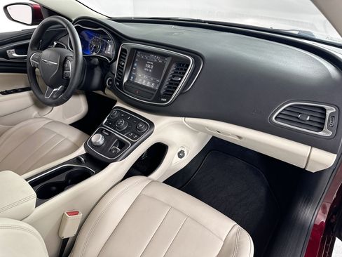 Used 2017 Chrysler 200 Limited Platinum w/ Comfort & Convenience Group FWD image 27