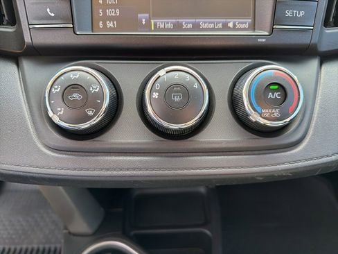 Used 2016 Toyota RAV4 LE image 16