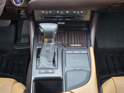 Used 2019 Lexus ES 300h w/ Accessory Package 2 FWD image 17