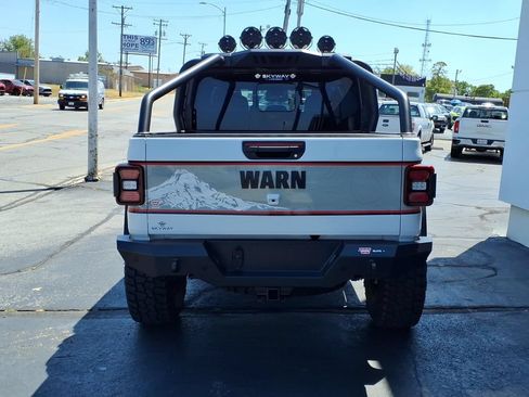 Used 2026 Jeep Gladiator Rubicon w/ Steel Power Dome Hood Package AWD/4WD image 5