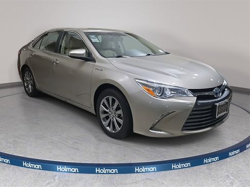 Used 2016 Toyota Camry XLE image 4