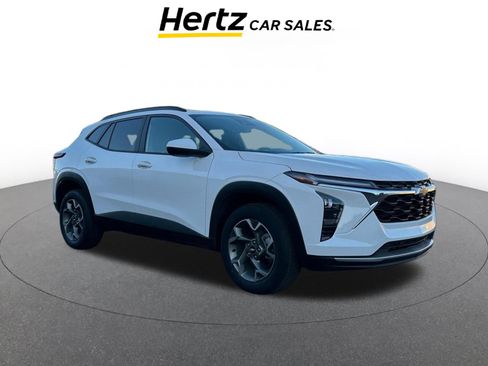 Used 2025 Chevrolet Trax LT image 1