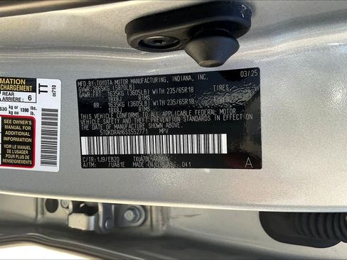 Used 2025 Toyota Highlander XLE image 35