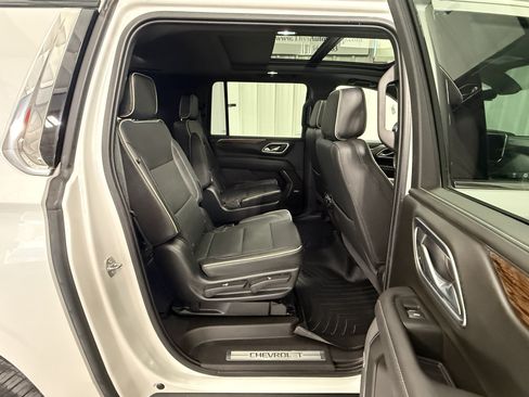 Used 2021 Chevrolet Suburban Premier w/ Premium Package AWD/4WD image 10