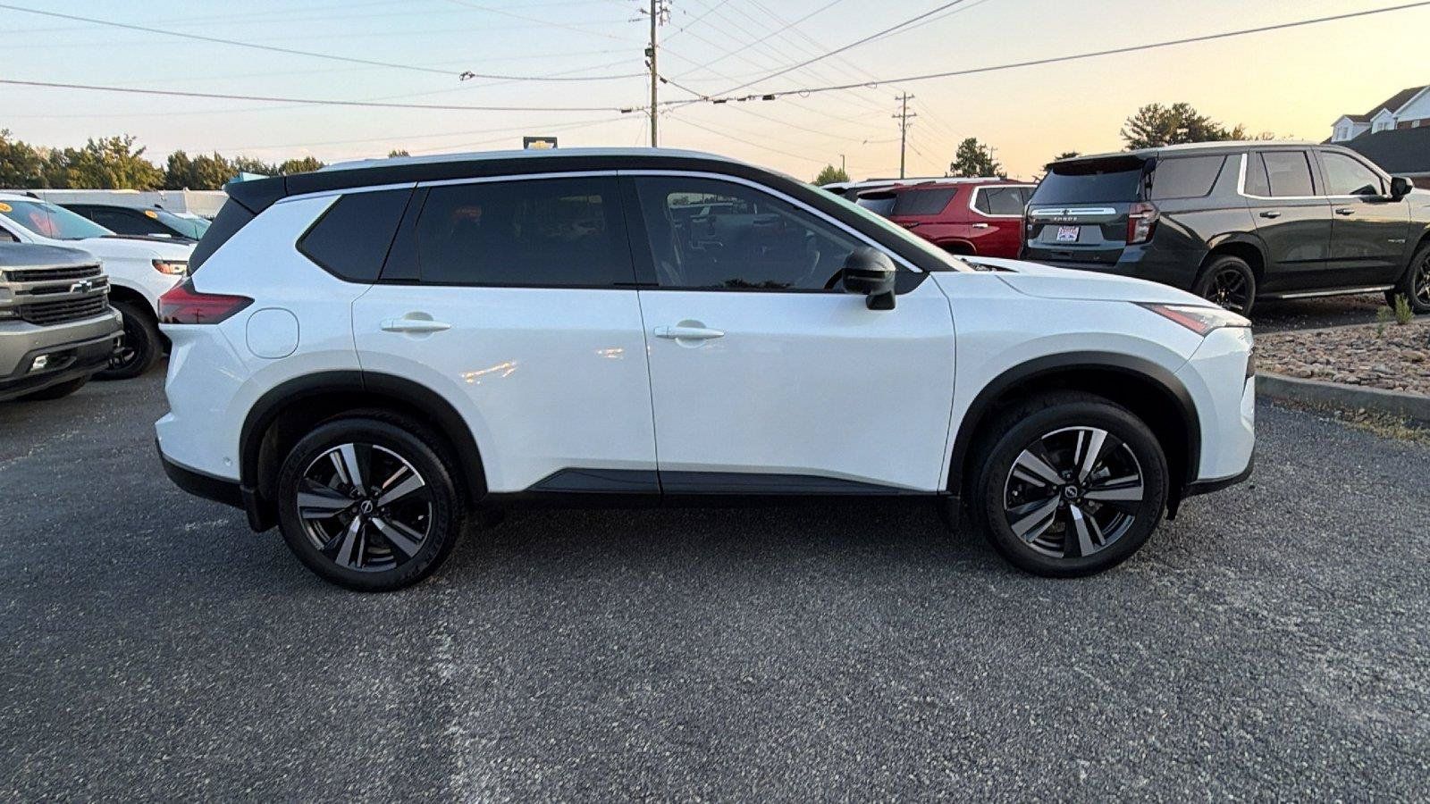 Used 2025 Nissan Rogue SL w/ SL Premium Package FWD image 8