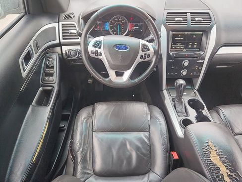 Used 2015 Ford Explorer XLT w/ Equipment Group 202B FWD image 8