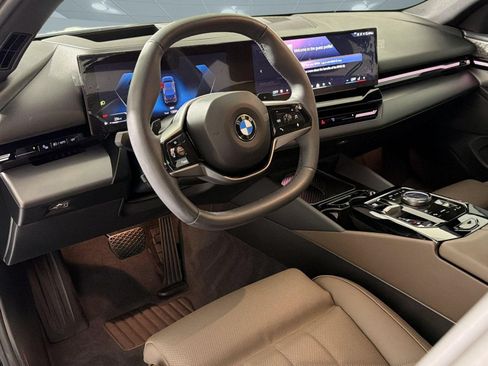 Used 2025 BMW 530i RWD image 4