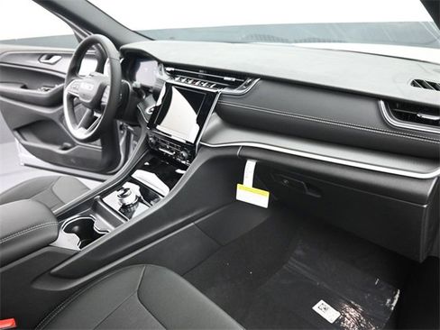 New 2025 Jeep Grand Cherokee Laredo X w/ Luxury Tech Group I image 23