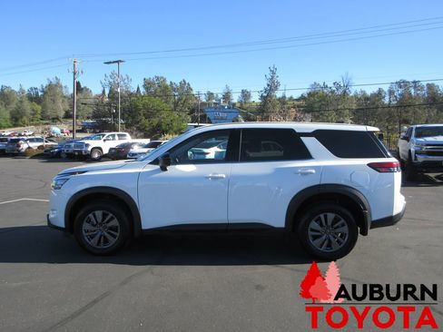Used 2025 Nissan Pathfinder S image 7