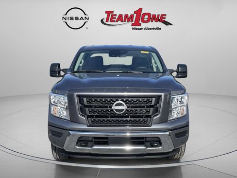 Used 2024 Nissan Titan SV w/ SV Convenience Package image 2