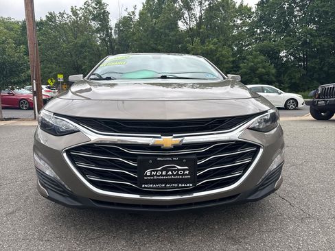 Used 2020 Chevrolet Malibu LT FWD image 2
