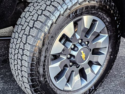 Used 2024 Chevrolet Silverado 2500 Custom w/ Custom Value Package AWD/4WD image 7