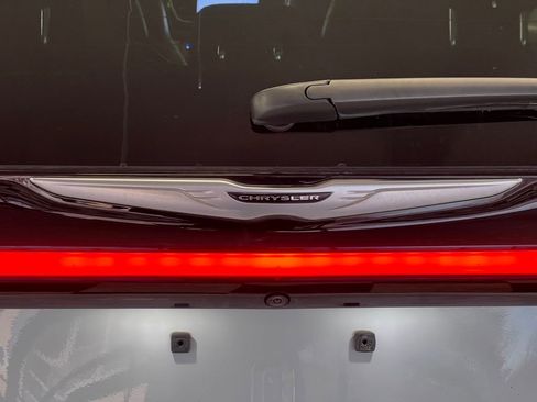 Used 2022 Chrysler Pacifica Touring-L image 45