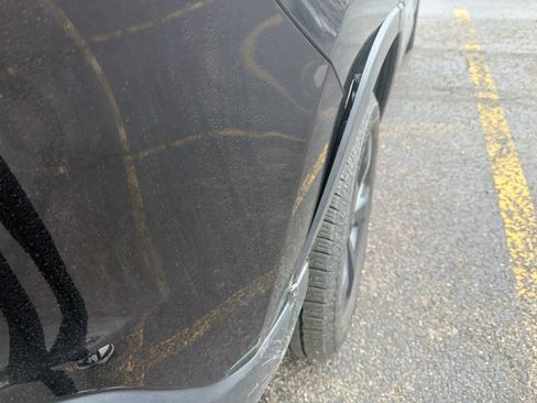 Used 2018 Jeep Cherokee Latitude w/ Altitude Package image 14