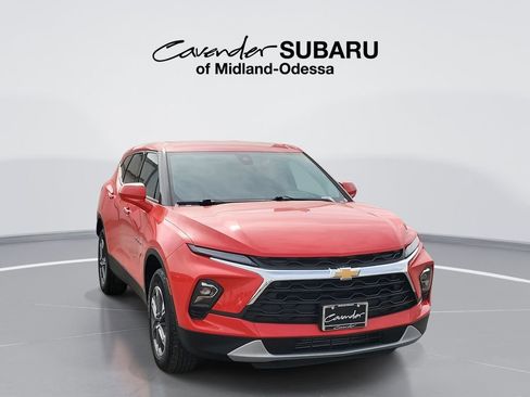 Used 2025 Chevrolet Blazer LT FWD image 1