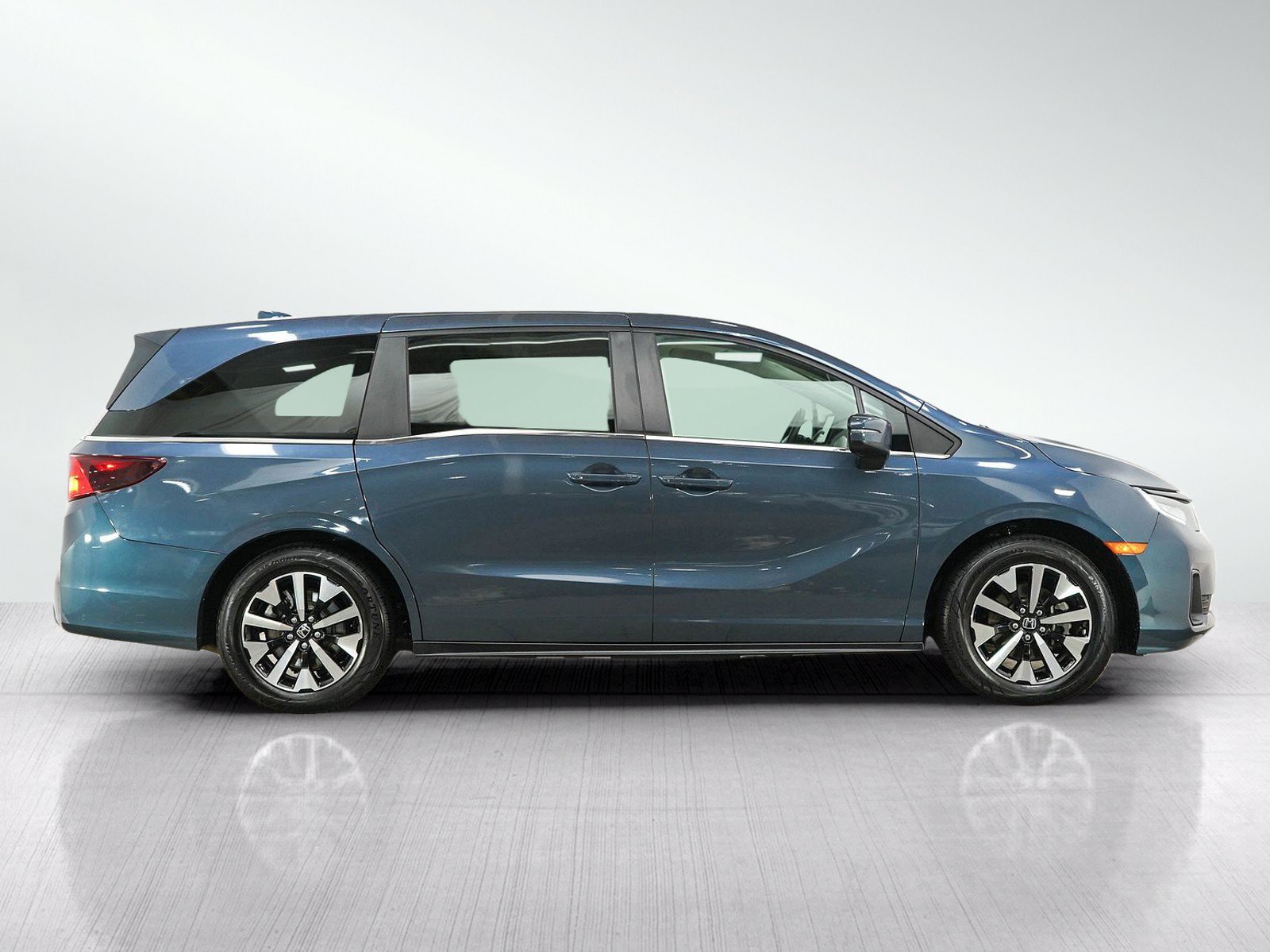 Used 2025 Honda Odyssey EX-L image 6