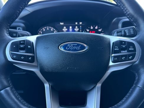 Used 2024 Ford Explorer XLT image 24
