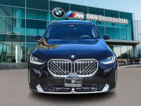 Used 2025 BMW X3 xDrive30i w/ Convenience Package image 2