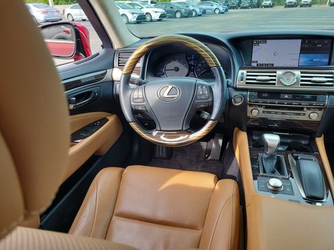 Used 2015 Lexus LS 460 w/ Comfort Package RWD image 17
