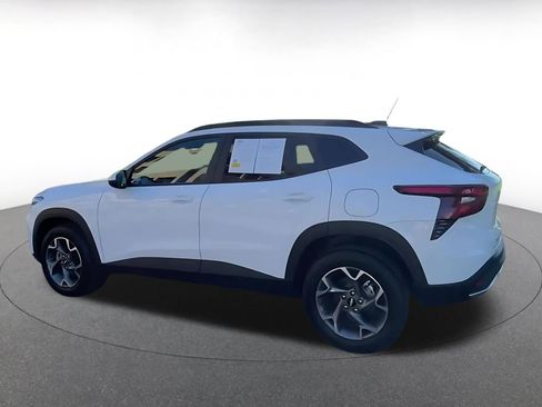 Used 2025 Chevrolet Trax LT image 10