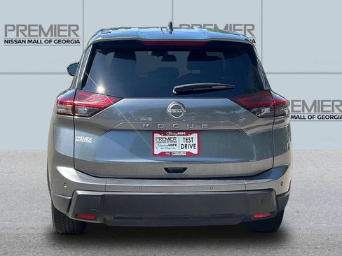 Certified 2025 Nissan Rogue SV FWD image 6