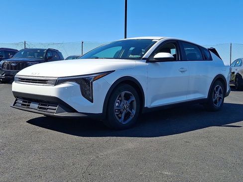 Certified 2025 Kia K4 FWD image 3