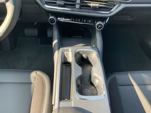 New 2025 Chevrolet Equinox EV RS image 49