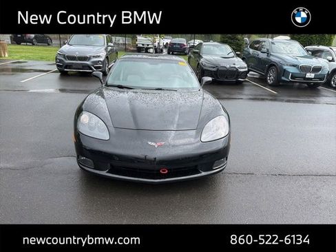 Used 2008 Chevrolet Corvette Coupe w/ Z51 Performance Package RWD image 2